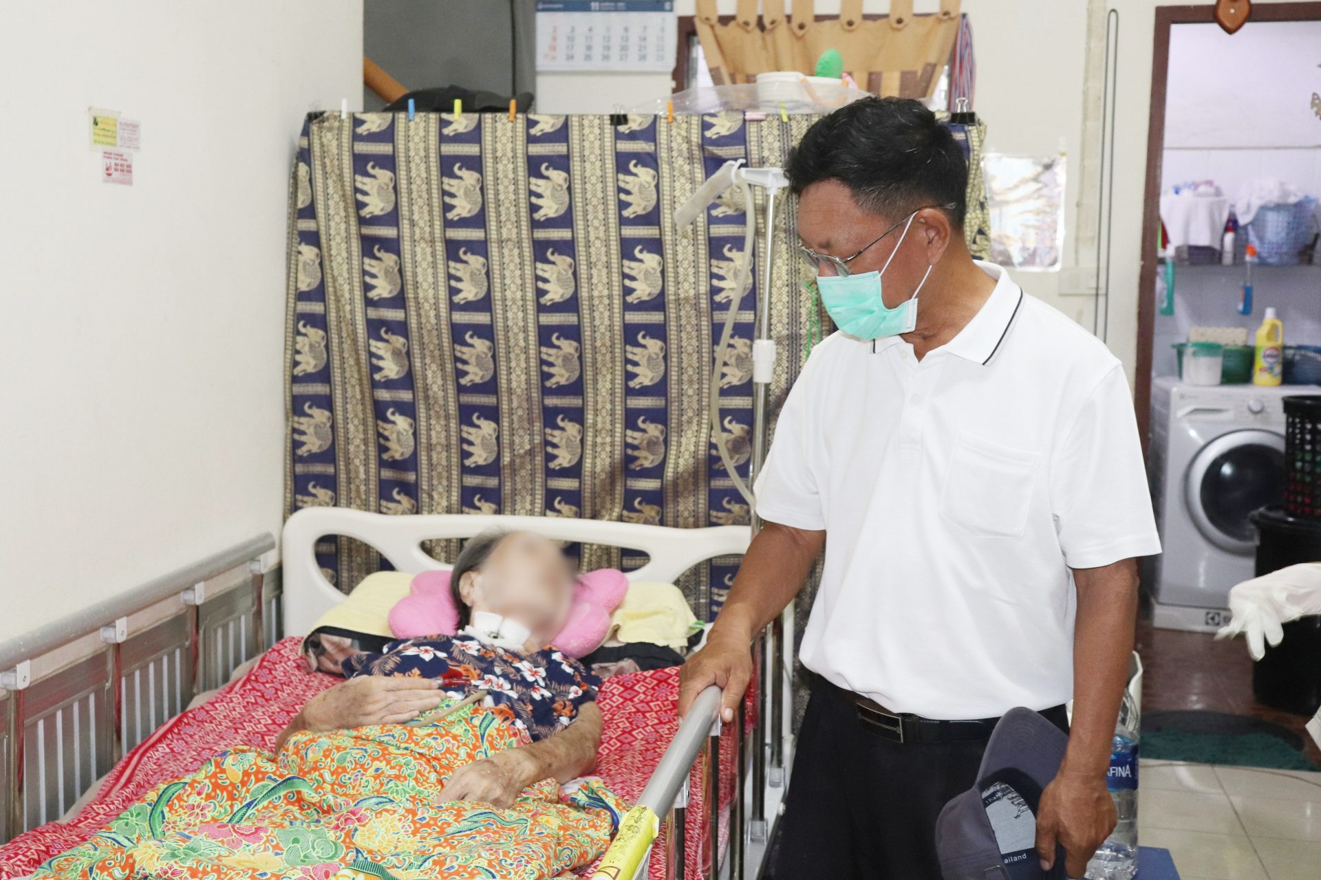 โรงพยาบาลองค์การบริหารส่วนจังหวัดภูเก็ต ลงพื้นที่ติดตามเยี่ยมบ้านผู้ป่วยติดบ้านติดเตียง ณ ชุมชนแหลมตุ๊กแก